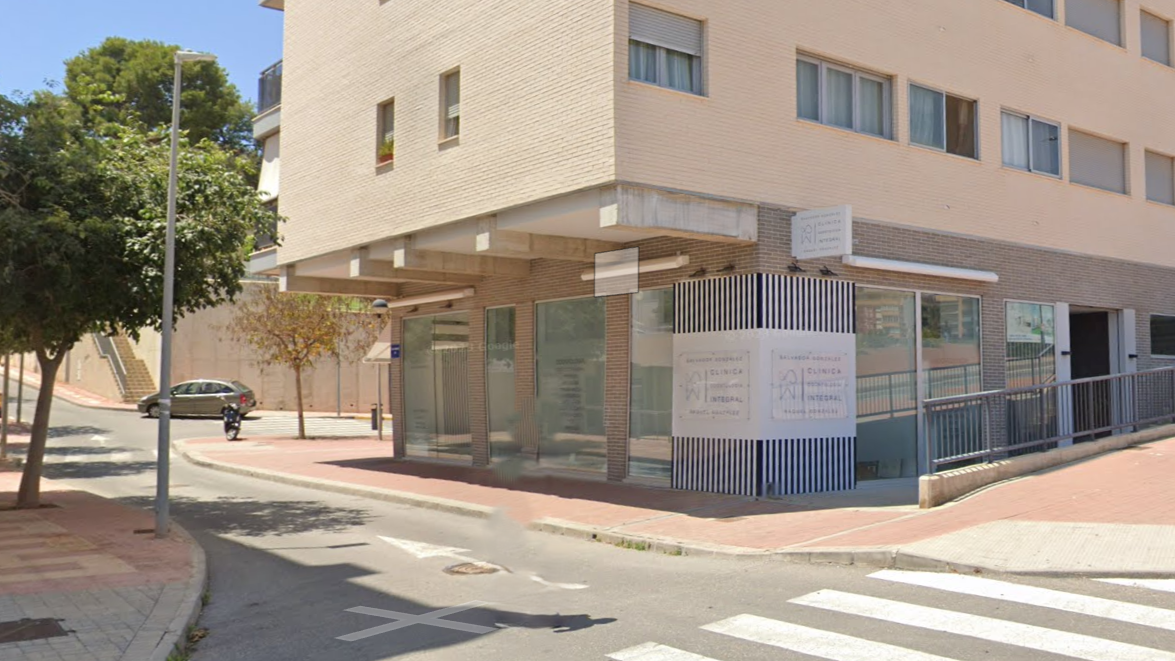 El Campello (Alicante).- Clínica Dental Raquel y Salvador González